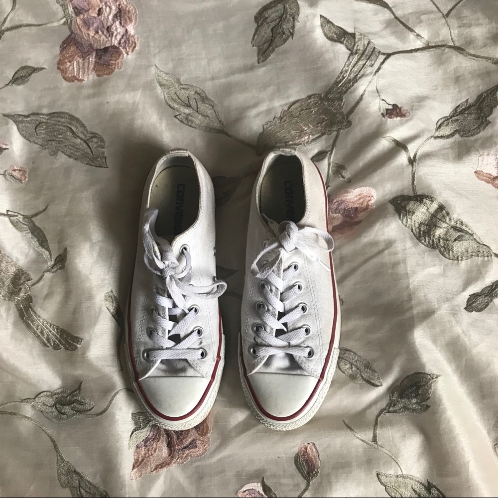 Classic low top Chuck Taylors! 🍭
